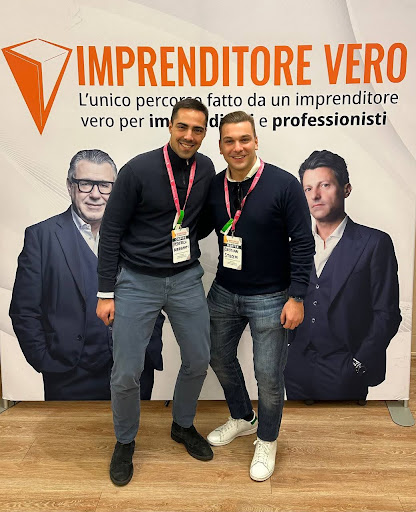 I founder di Kroma Studio a un evento di formazione